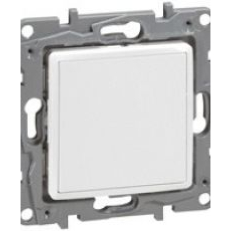 Заглушка белая niloe Legrand