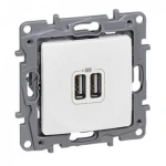 Розетка компьютерная с USB белая встраиваемывая ИП40 220V niloe Legrand